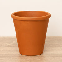 A lovely Terracotta Plant Pot, offering a strong, study home for all sorts of houseplant and outdoor plant varieties. Includes drainage holes.