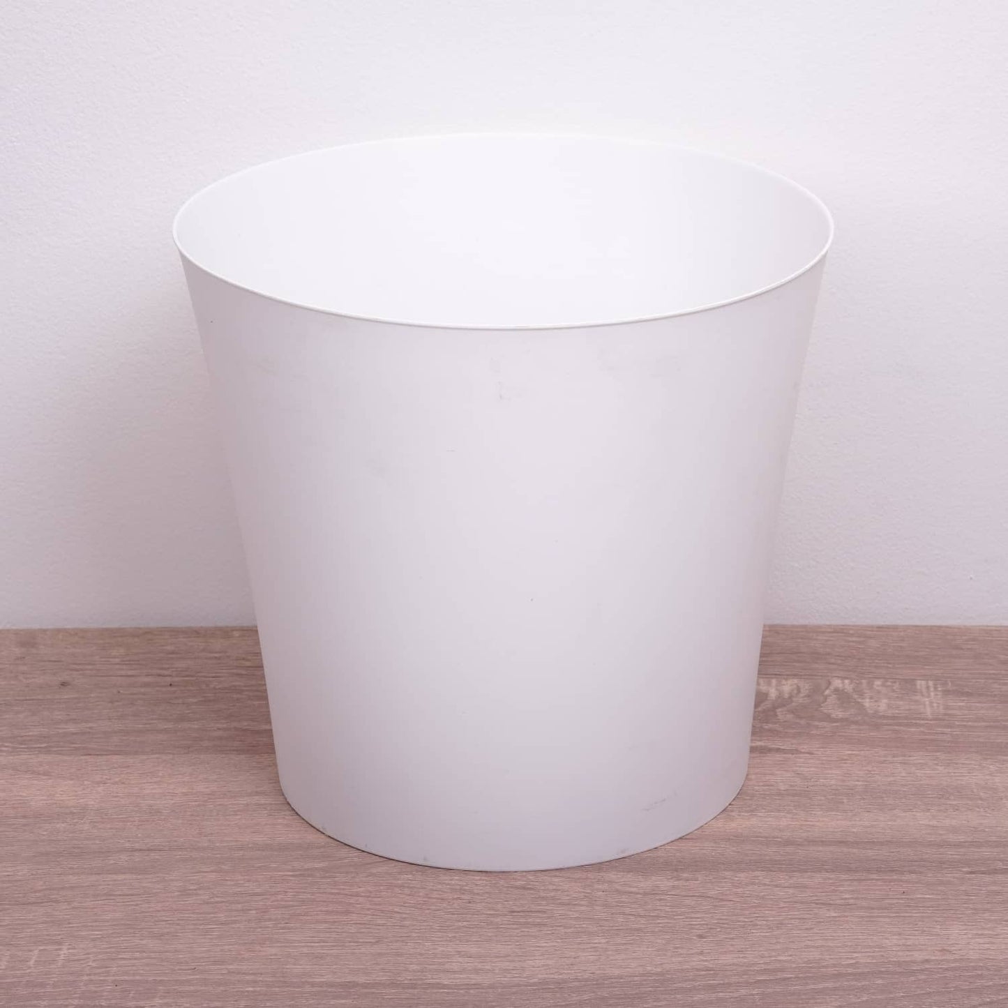 Jemima White Plastic Pot Cover